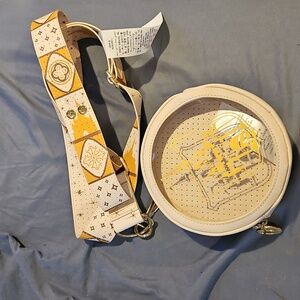 DISNEY PARKS Cinderella castle pin bag